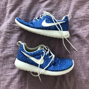 Roshe Nike sneakers